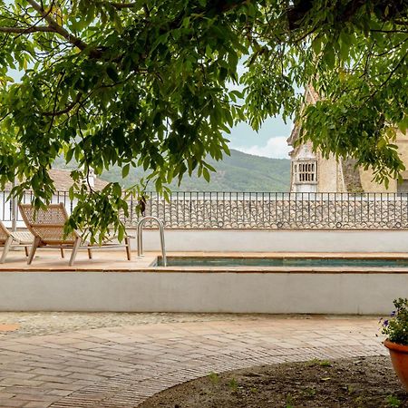 Apartamentos Turisticos El Patio Del Nogal Guadalupe  Esterno foto