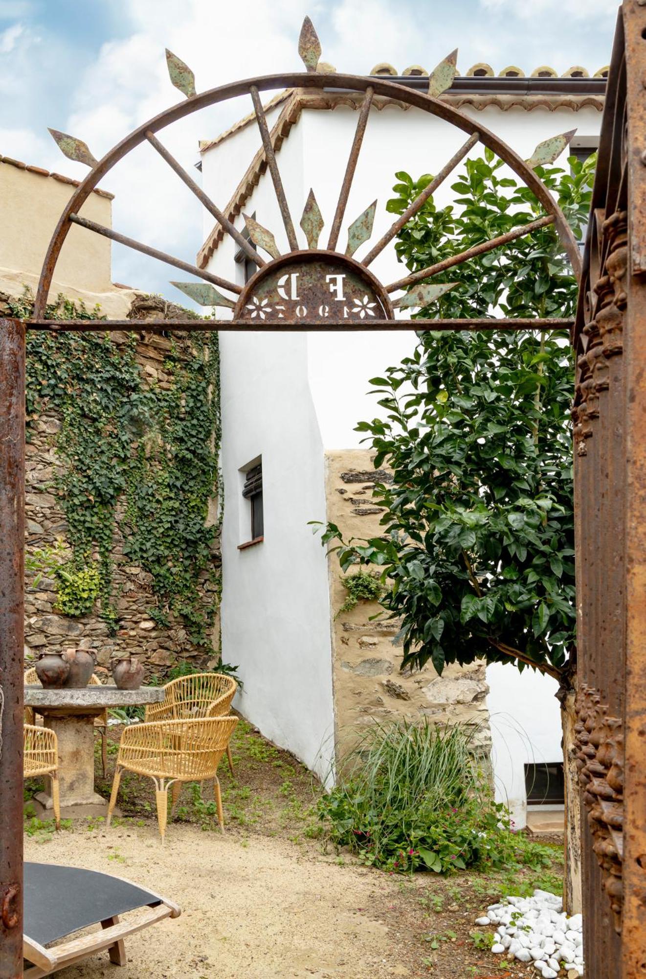 Apartamentos Turisticos El Patio Del Nogal Guadalupe  Esterno foto