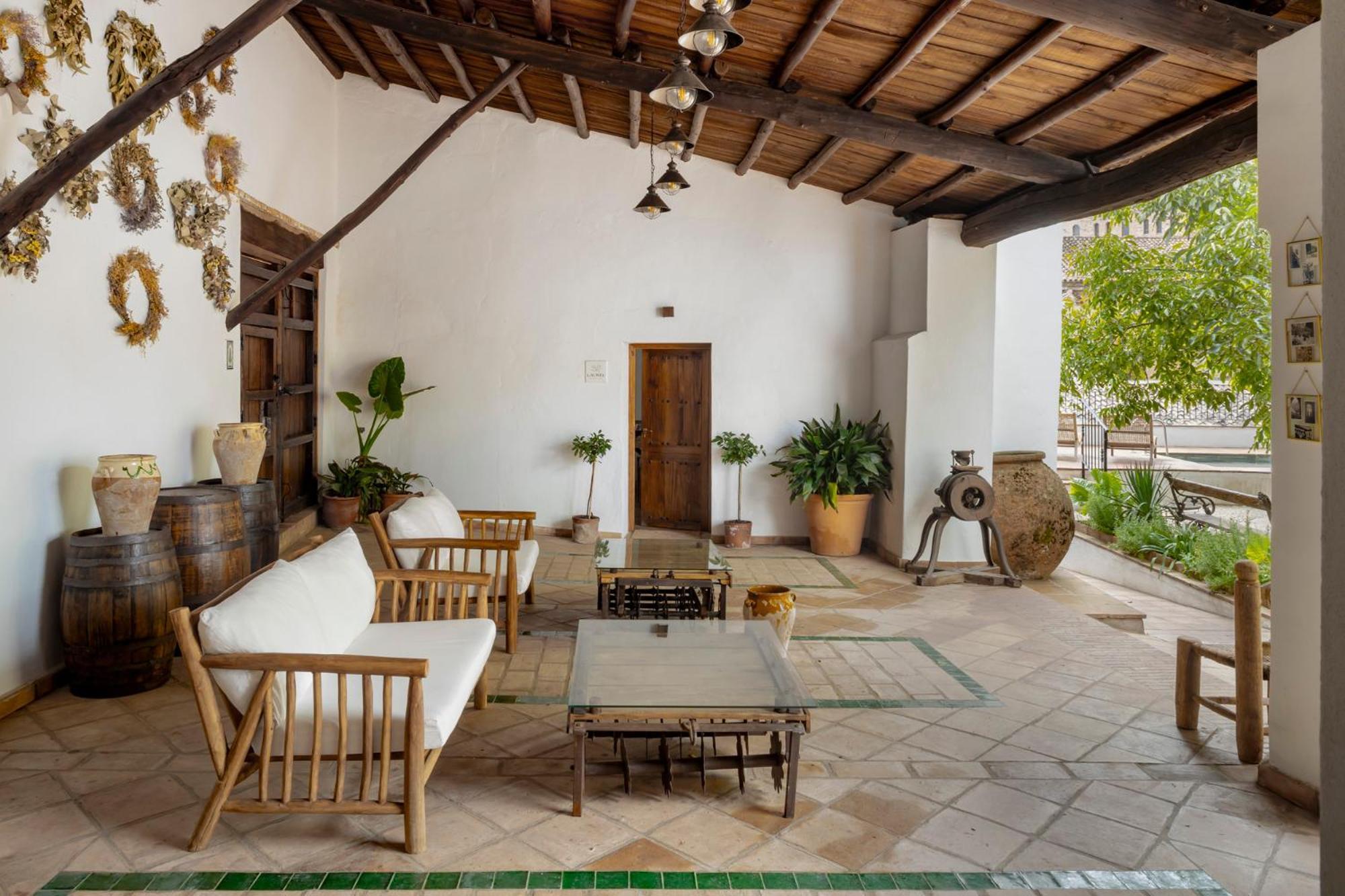 Apartamentos Turisticos El Patio Del Nogal Guadalupe  Esterno foto